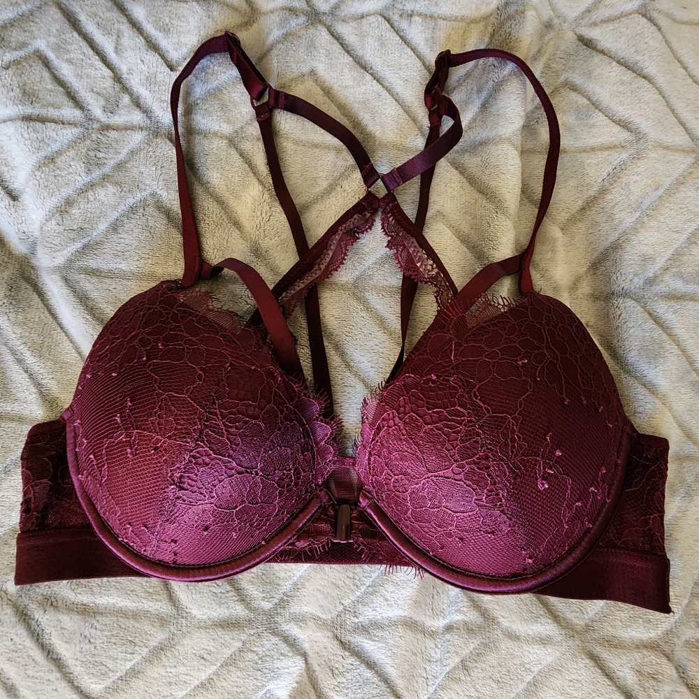 Victoria's Secret Lace Racerback Bra Size 32B